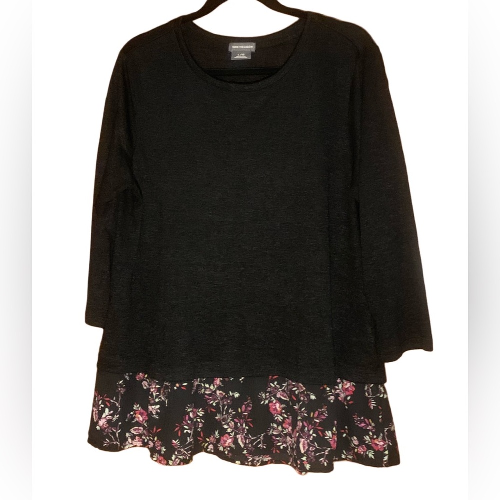 Van Heusen Womens Top Black w/Pretty Floral Boho Flounce at Hemline Size Large